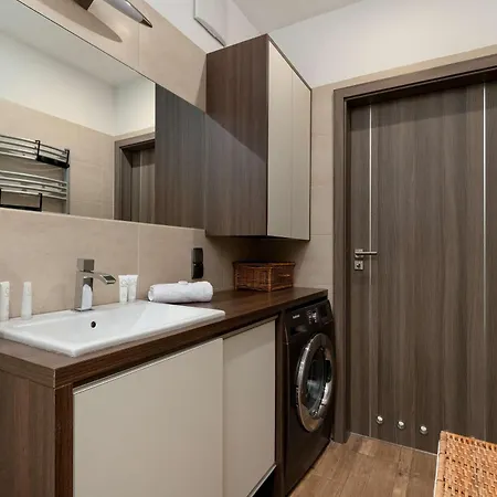 Appartamento Stylish & Modern With Parking And Balcony By Renters
