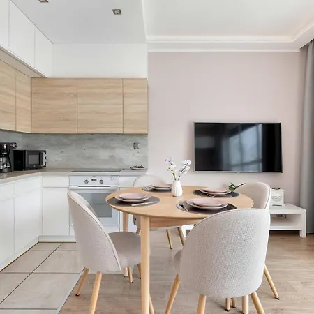 Stylish & Modern With Parking And Balcony By Renters Appartamento *