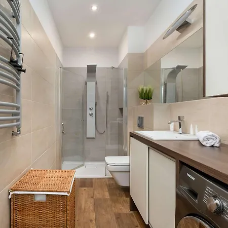 Stylish & Modern With Parking And Balcony By Renters Appartamento *