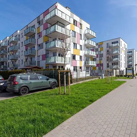 Stylish & Modern With Parking And Balcony By Renters Appartamento